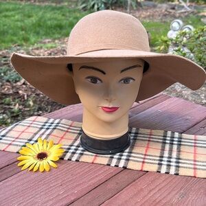 🩷 VINTAGE; Camel-Colored, Wide-Brimmed, 100% Wool Hat will keep you nice & Warm!